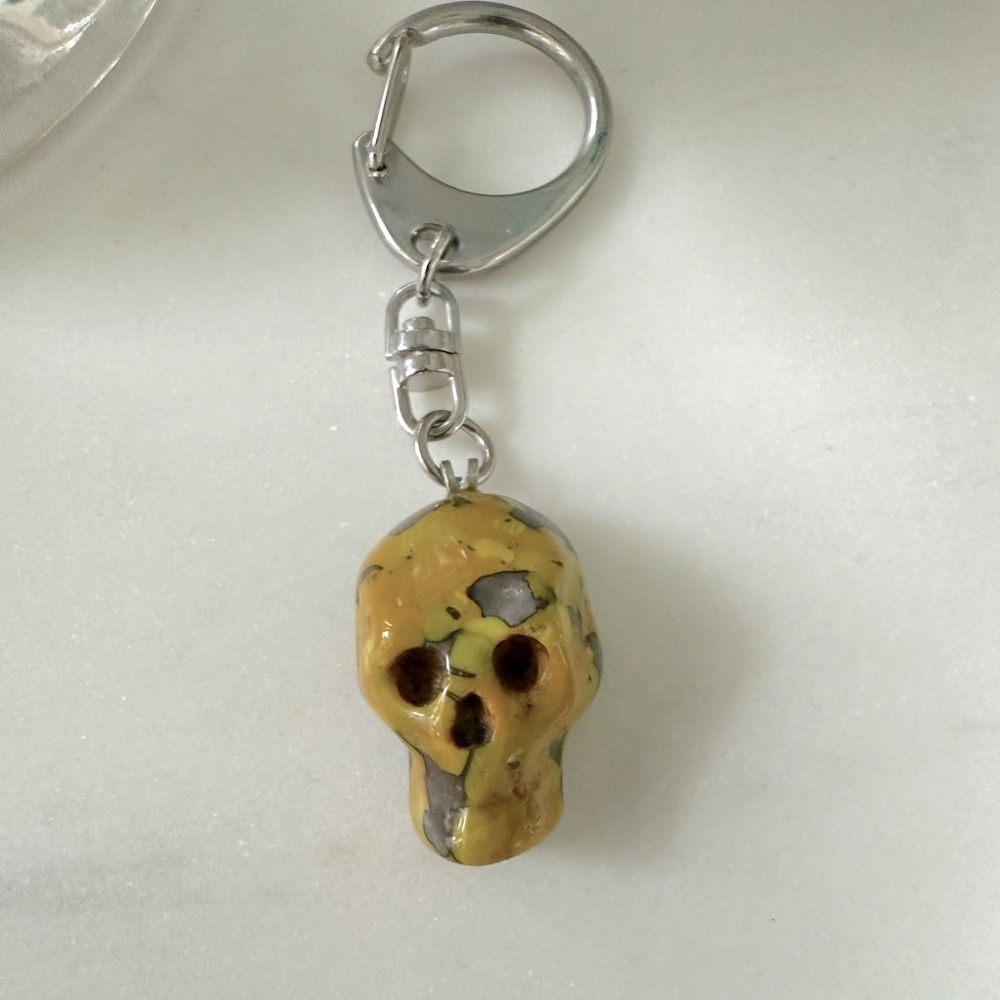 💛 Yellow Skull Keychain